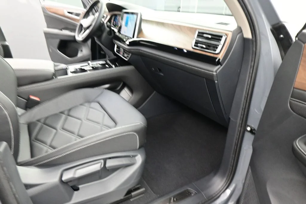New 2026  Volkswagen SE w/Technology image 48
