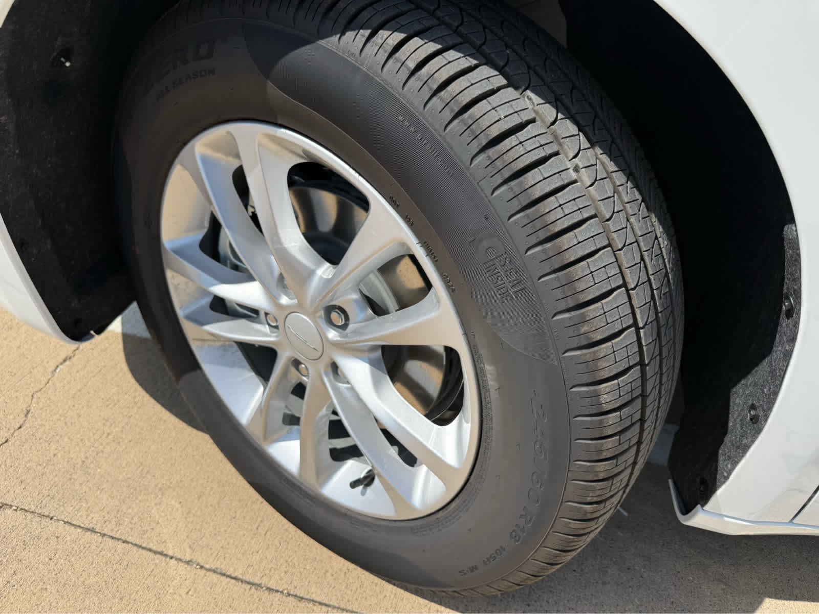 New 2027 Bright White Clearcoat Chrysler Select image 10