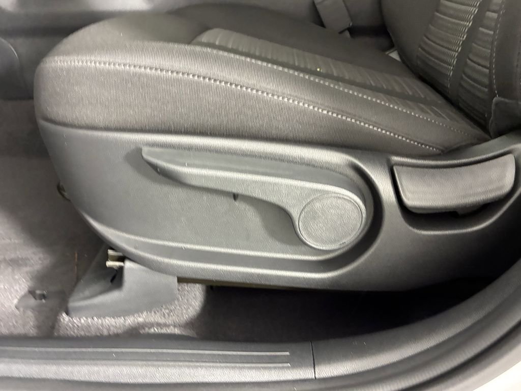 New 2026 Glacial White Pearl Kia LX image 13