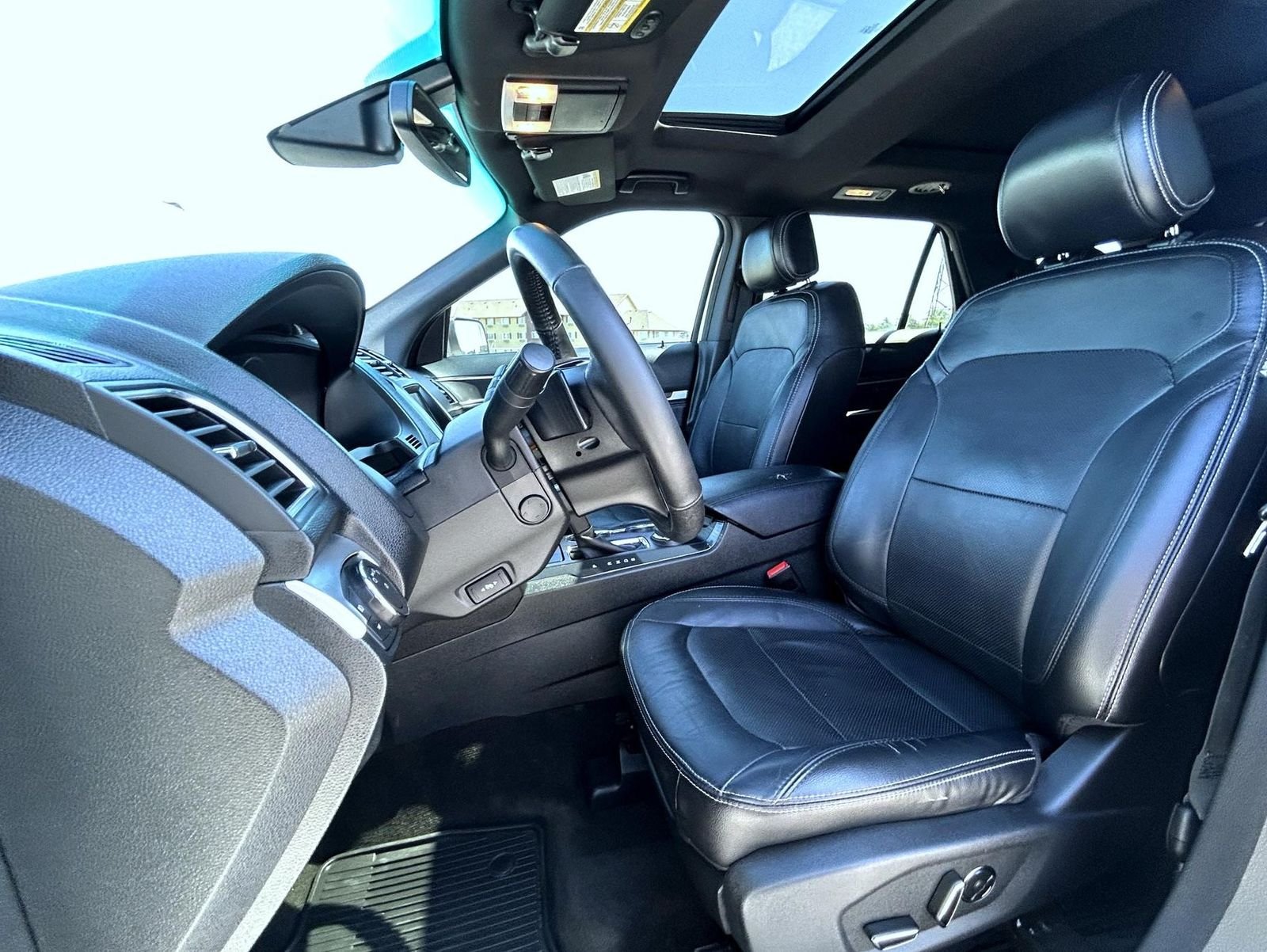 Used 2016 White Ford Limited image 10