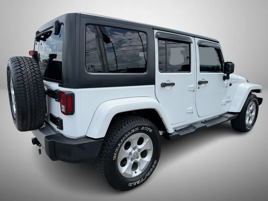 Used 2015 White Jeep Unlimited Sahara image 3