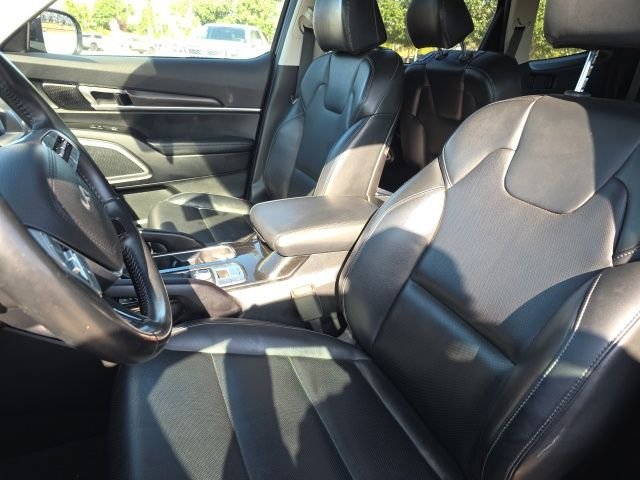 Used 2024 Black Kia S image 5