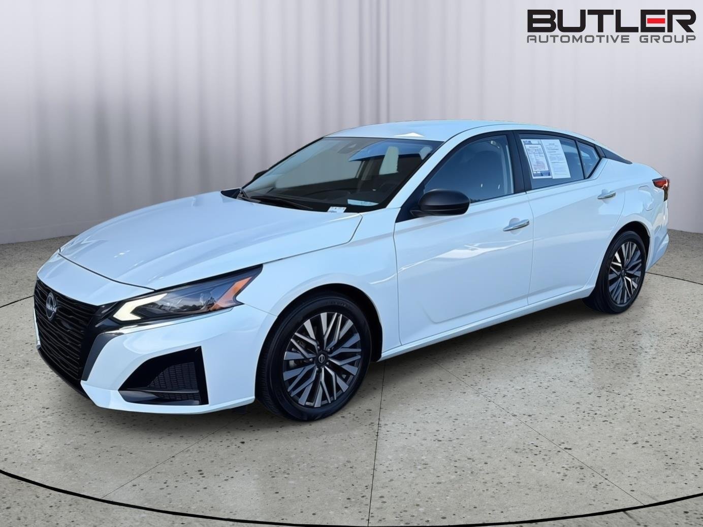 Used 2025 Glacier White Nissan SV image 2
