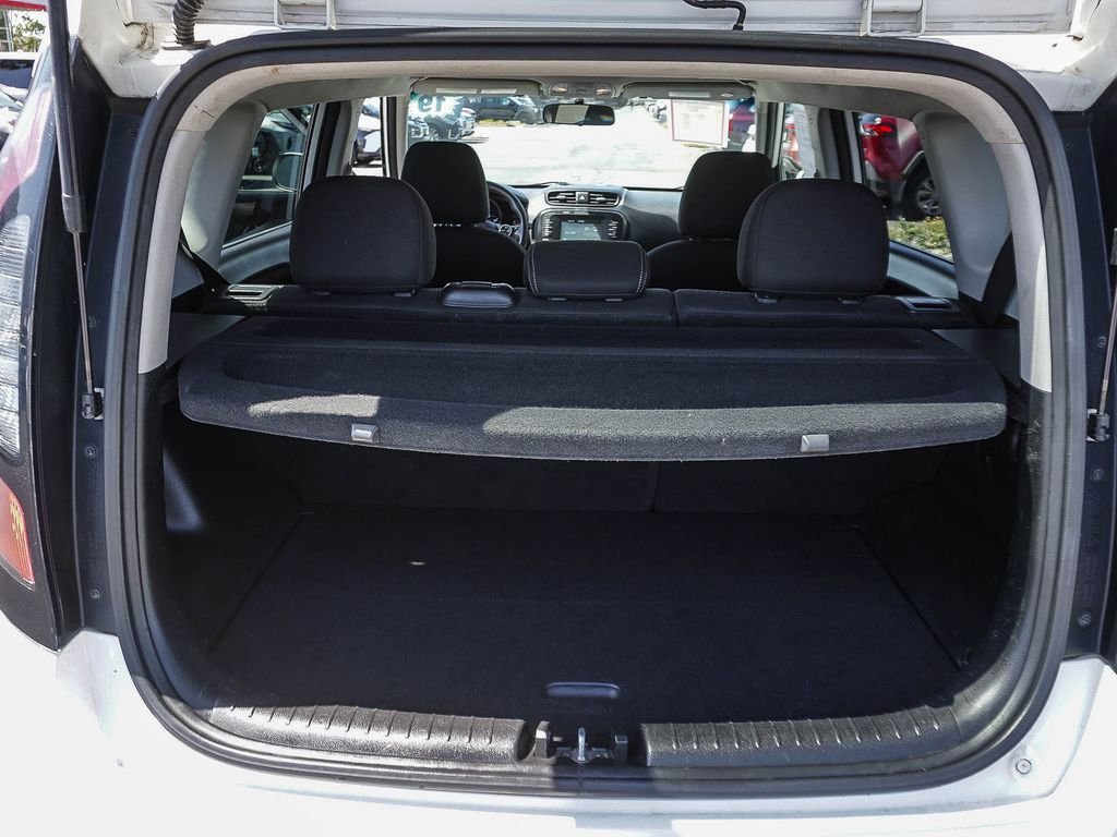 Used 2019 White Kia Plus image 25