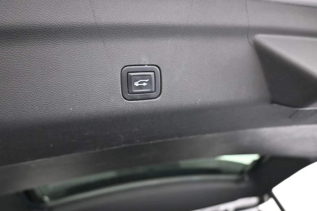 Used 2022 Iridescent Pearl Tricoat Chevrolet LT image 49