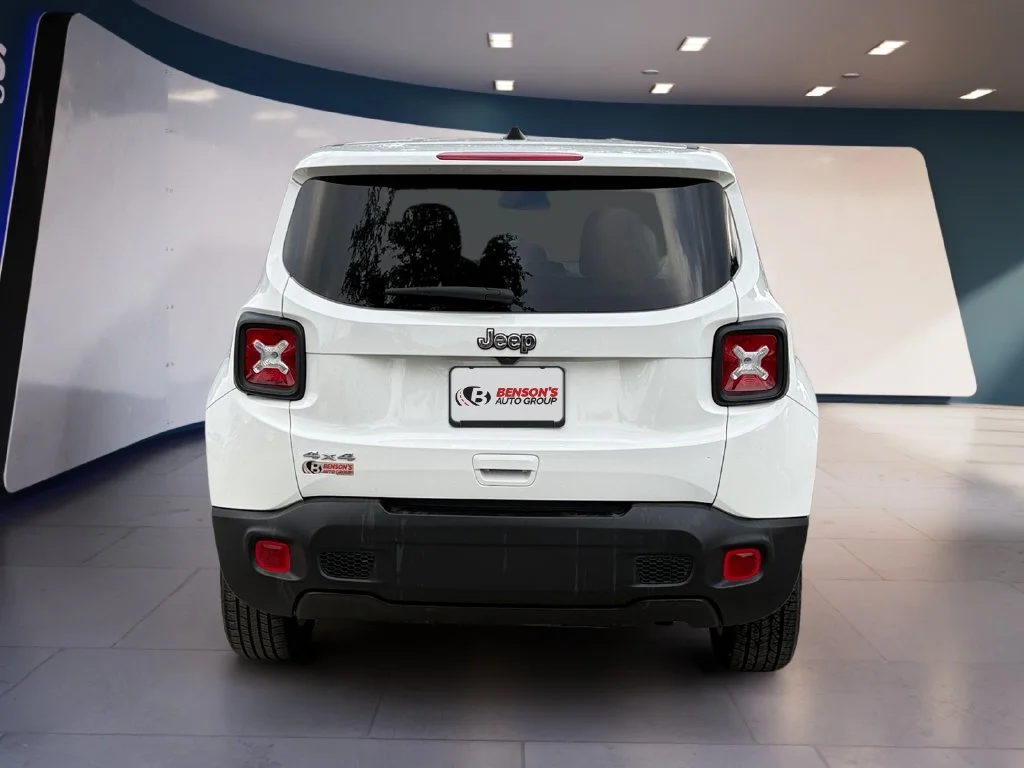 Used 2023 White Jeep Latitude image 4