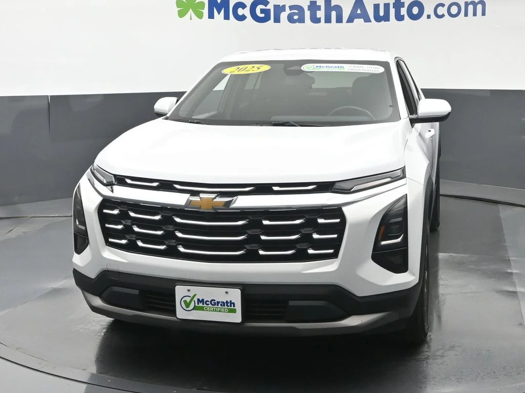 Used 2025 White Chevrolet LT image 21