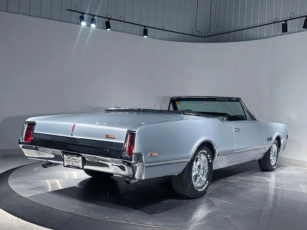 Used 1966 Silver Oldsmobile  image 30