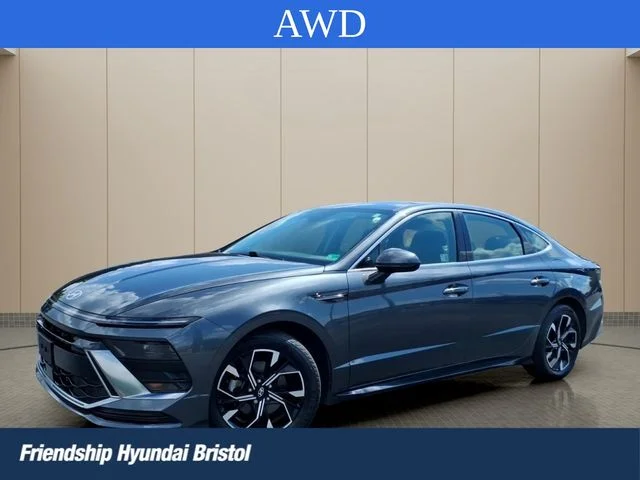 Used 2025 Gray Hyundai SEL image 1