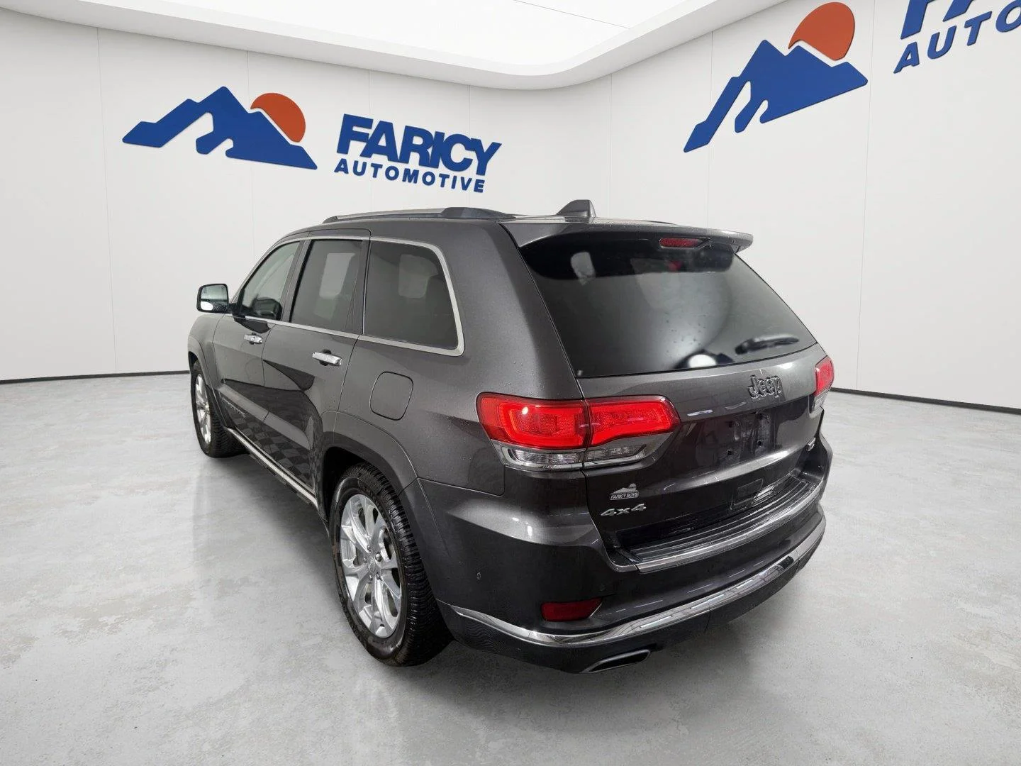Used 2021 Granite Crystal Metallic Clearcoat Jeep Summit image 8