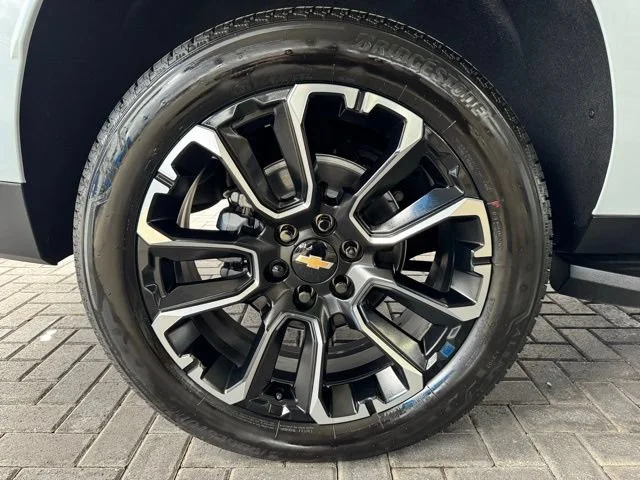 2026 Chevrolet Suburban Premier - Photo 11