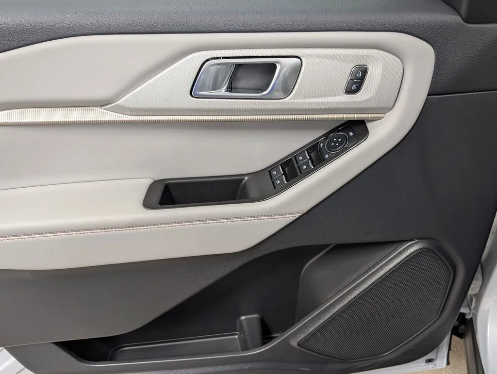 New 2026 Space White Metallic Ford Active image 10