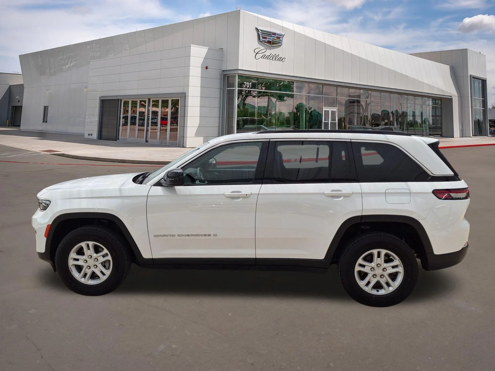 Used 2024 Bright White Clearcoat Jeep Laredo image 3