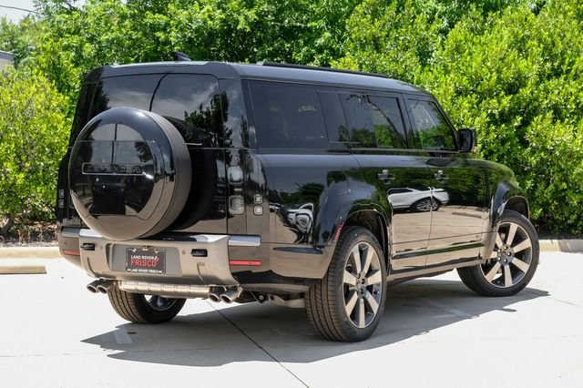 New 2026 Santorini Black Metallic Land Rover V8 image 8