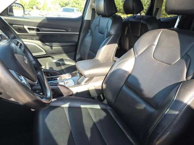 Used 2024 Black Kia S image 5