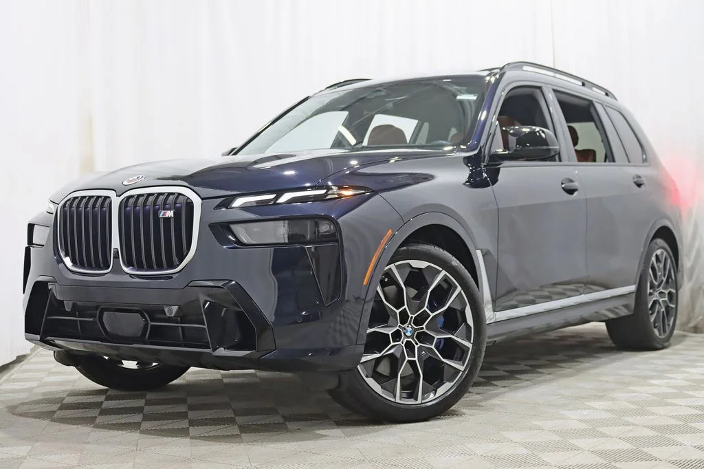 2023 BMW X7 M60i