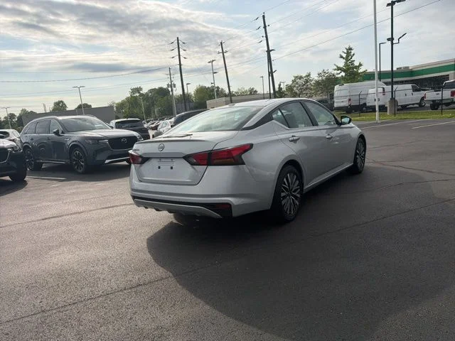 2025 Nissan Altima SV - Photo 9