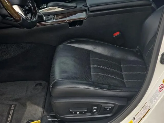 Used 2016 White Lexus 350 image 29