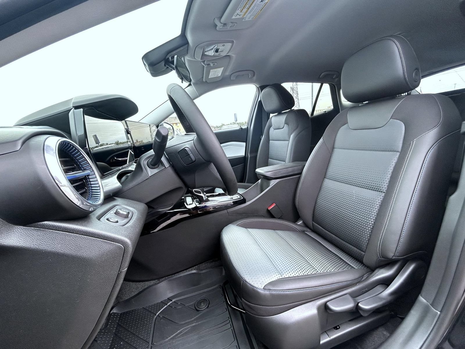 2026 Chevrolet Trax LT - Photo 10