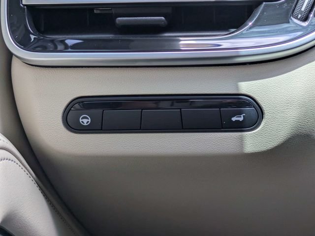 Used 2025 Gray INFINITI LUXE image 25