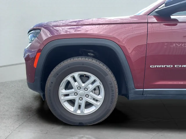 Used 2023 Red Jeep Laredo image 35