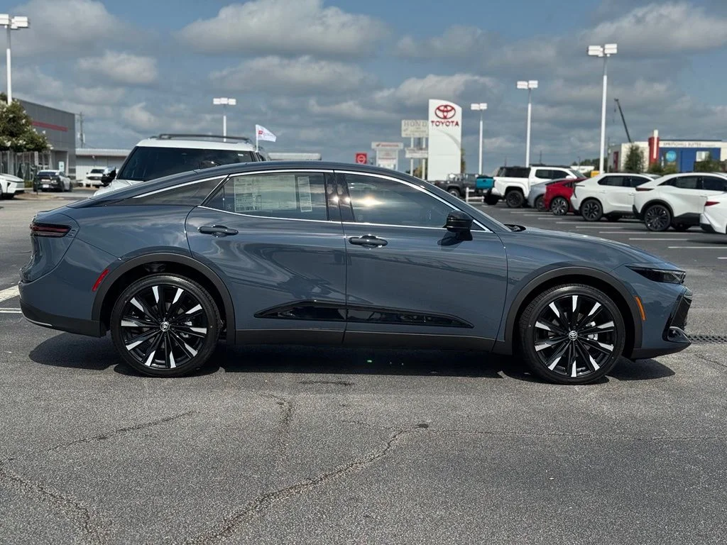 New 2026 White Toyota Platinum image 7