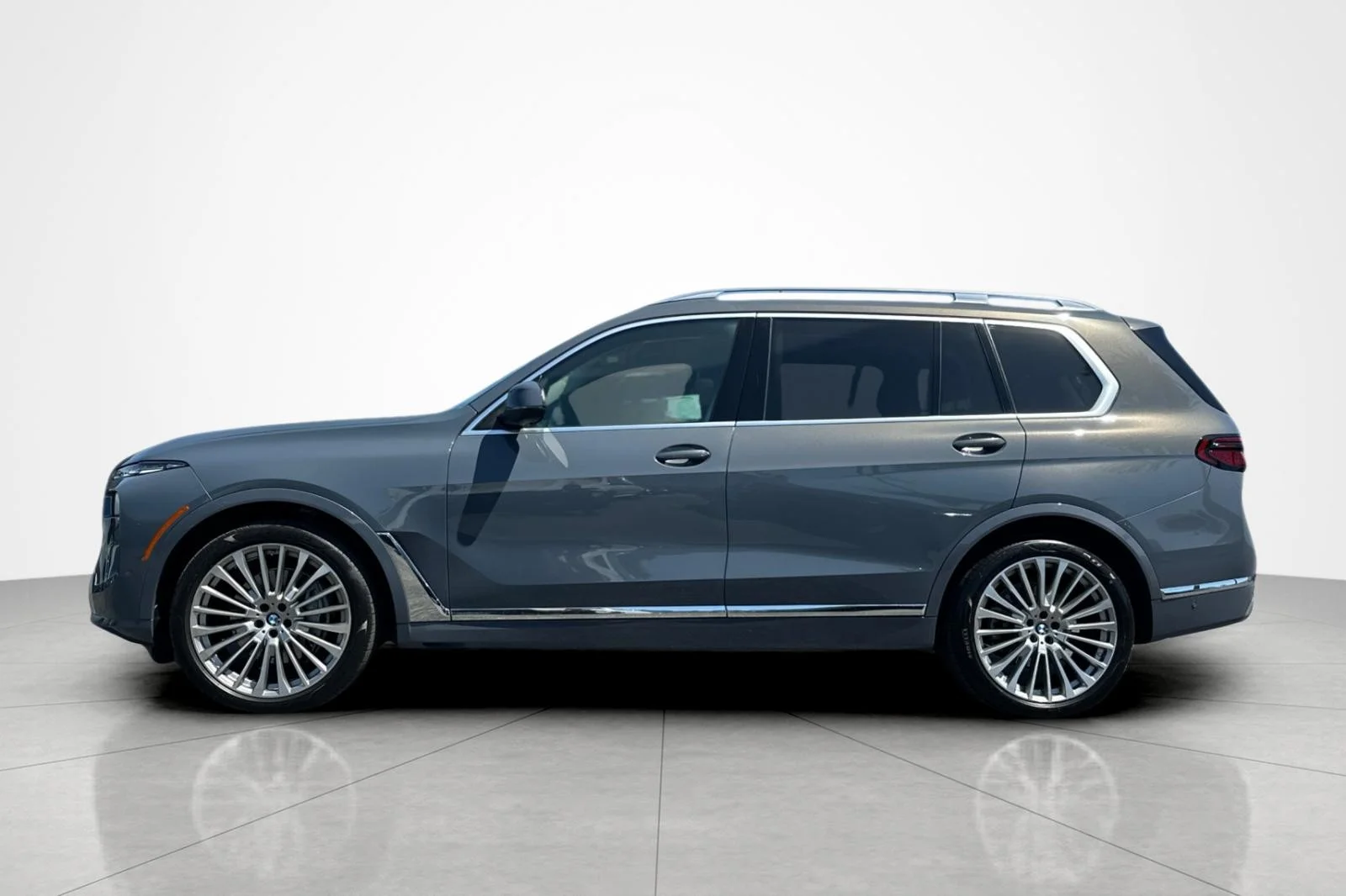 Used 2024 Sparkling Copper Metallic BMW xDrive40i image 2