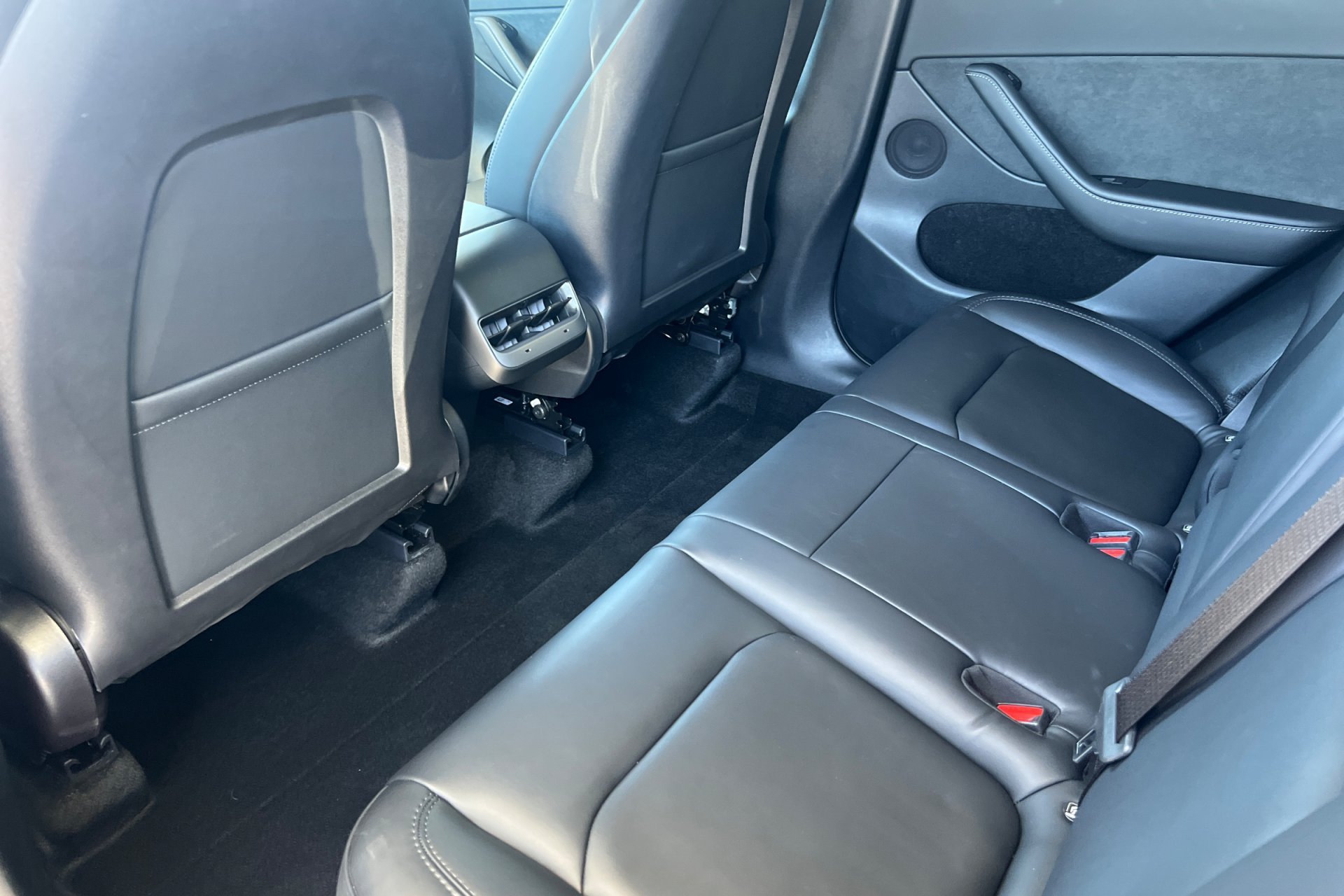 Used 2022 Deep Blue Metallic Tesla Long Range image 4