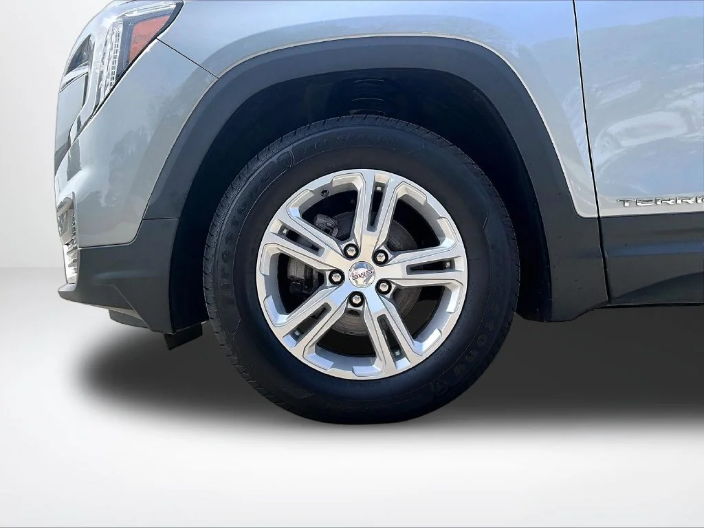 Used 2023 Silver GMC SLE image 10