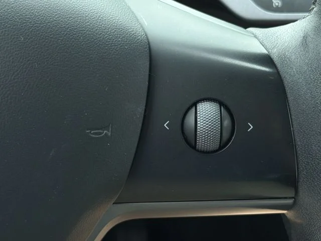 Used 2024  Tesla Long Range image 28