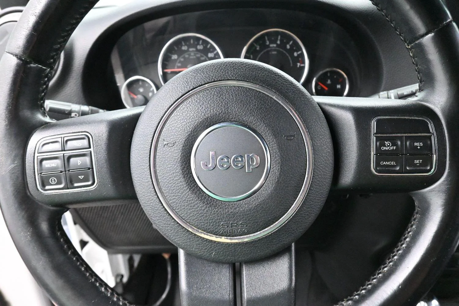 Used 2015 Bright White Clearcoat Jeep Sport image 16