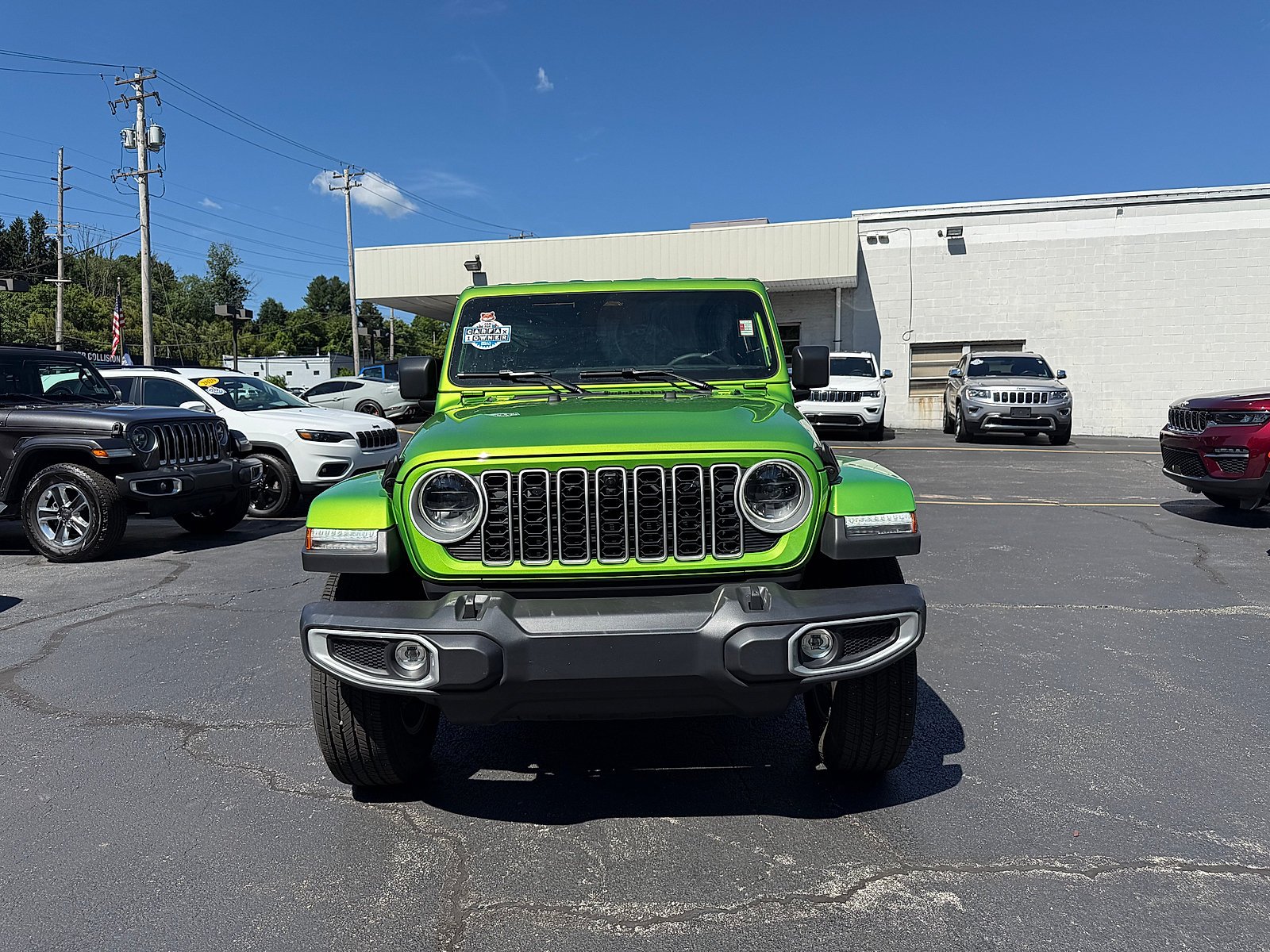 Used 2026 Mojito Clearcoat Jeep Sahara image 2