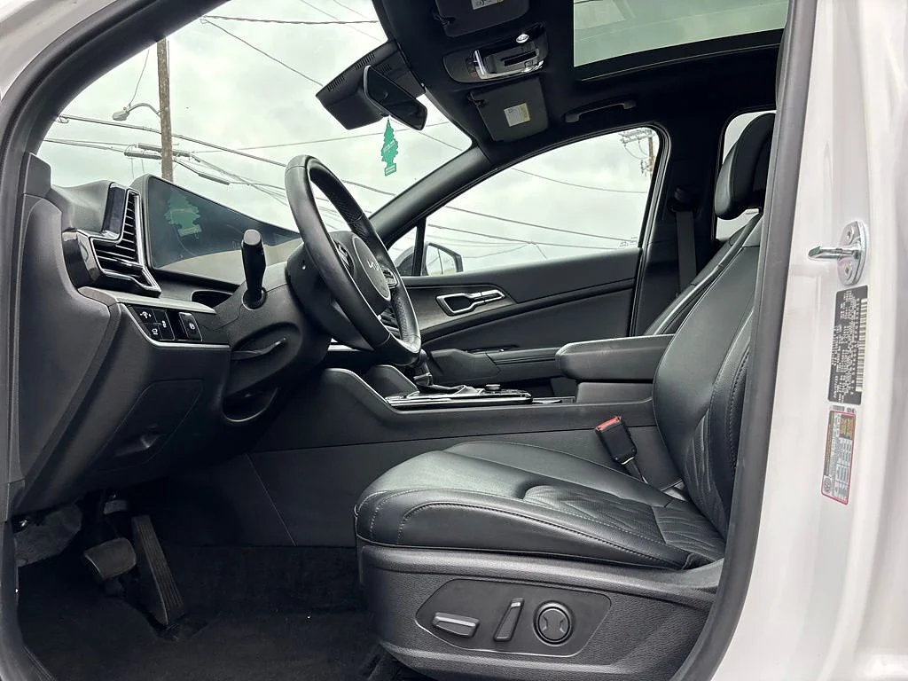 Used 2023 Glacial White Pearl Kia X-Line image 15