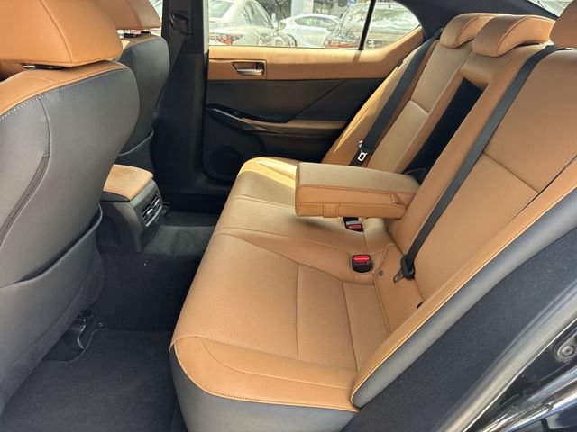 2024 Lexus IS 300 - Photo 23