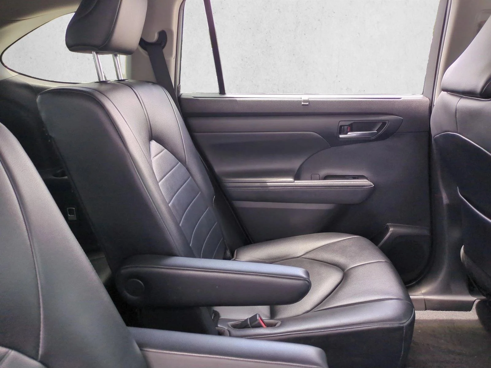 Used 2020 Celestial Silver Metallic Toyota XLE image 20