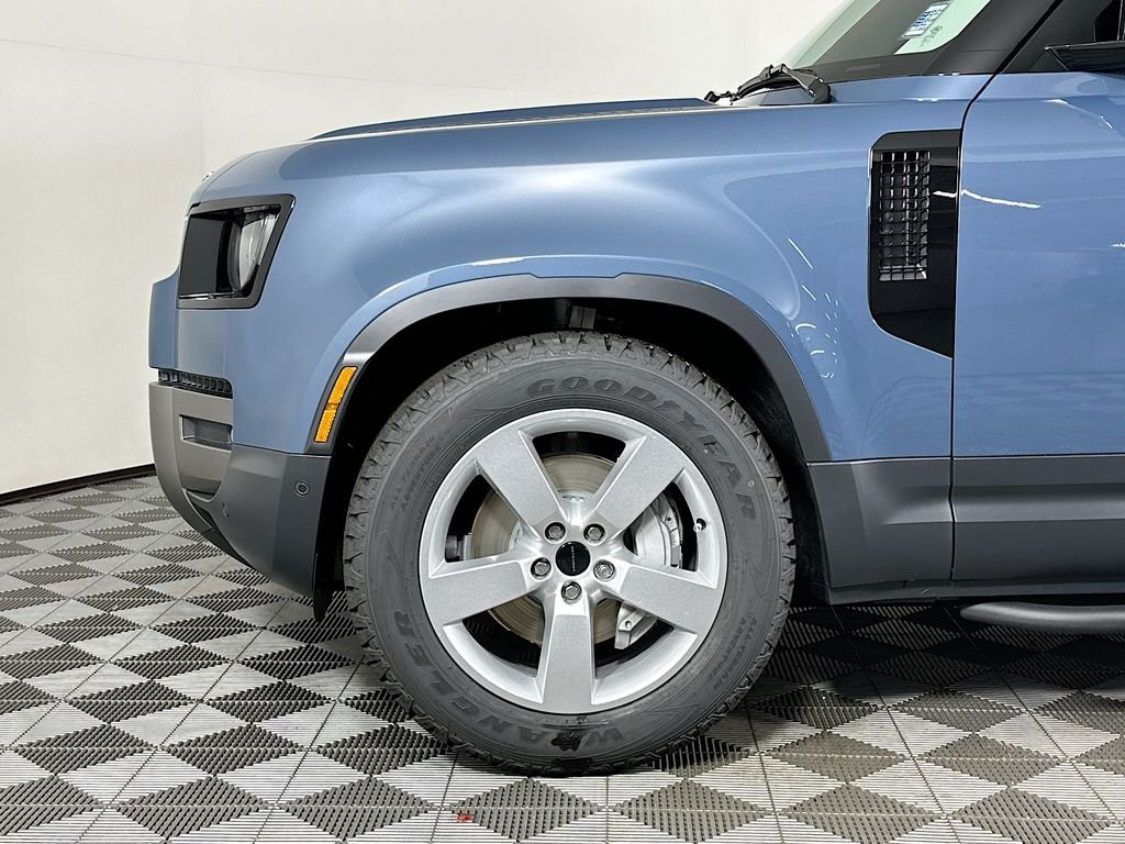 Used 2026 Tasman Blue Land Rover S image 9