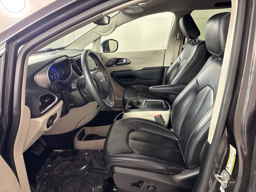 Used 2023 Gray Chrysler Touring L image 33