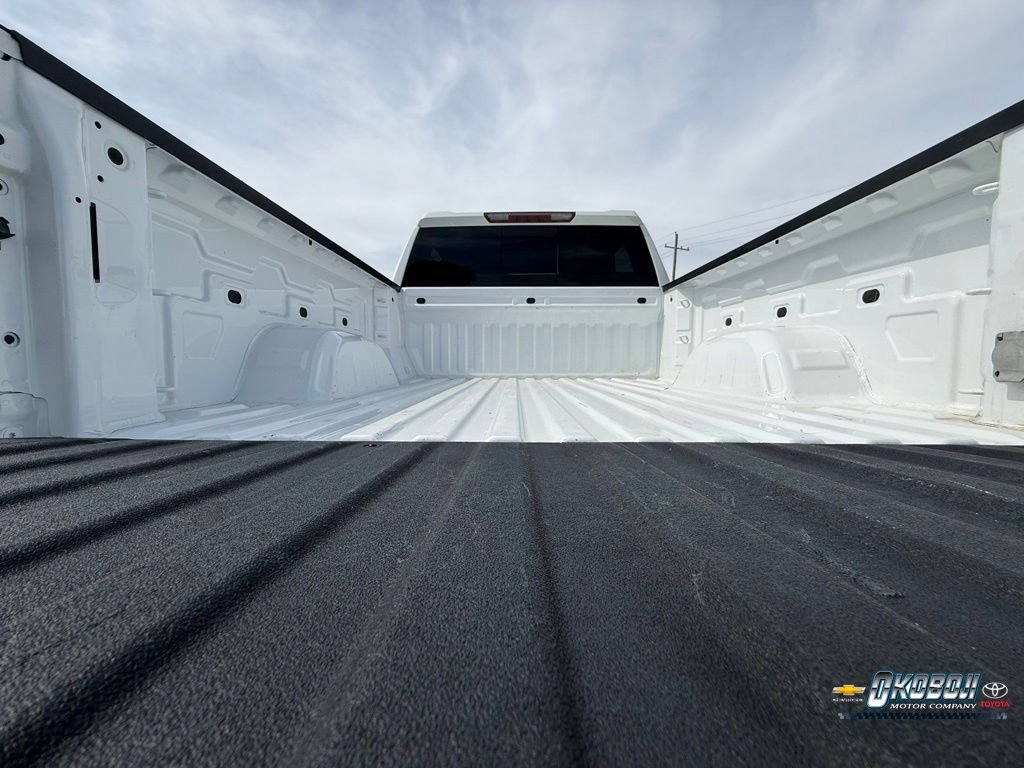 Used 2022 White Chevrolet RST image 21