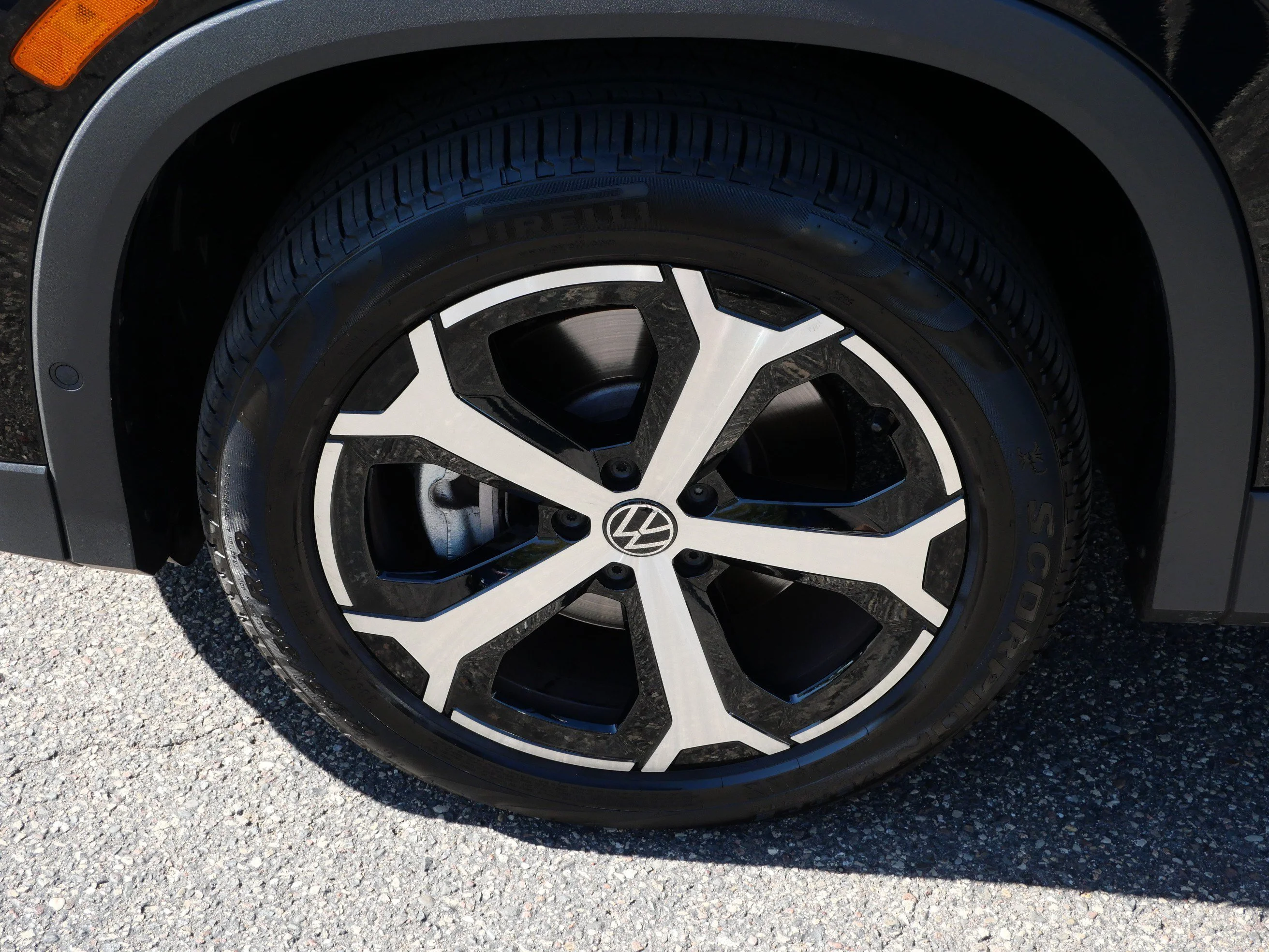Certified Used 2025 Deep Black Pearl Volkswagen SE image 15