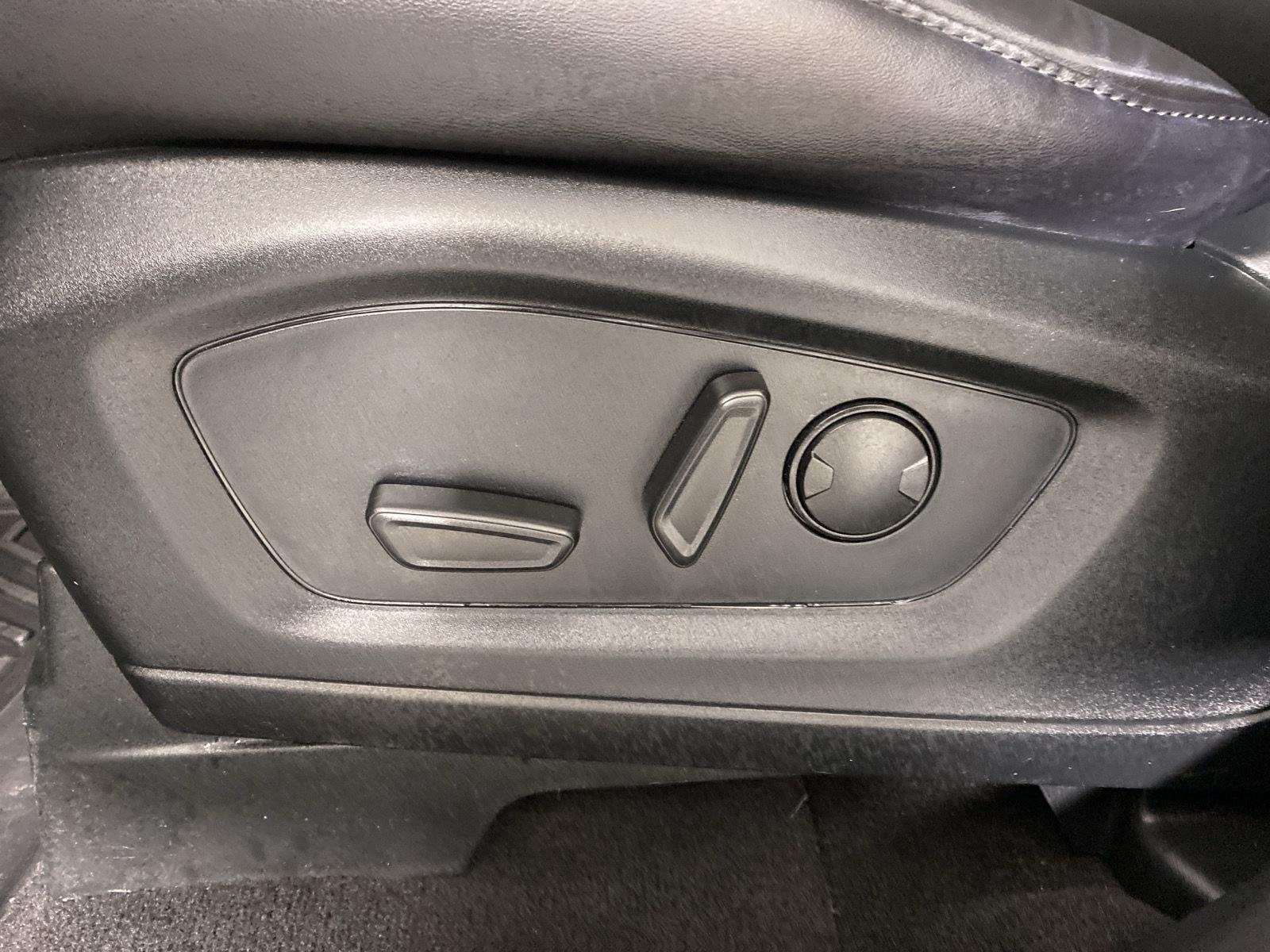 Used 2023 Agate Black Metallic Ford XLT image 29