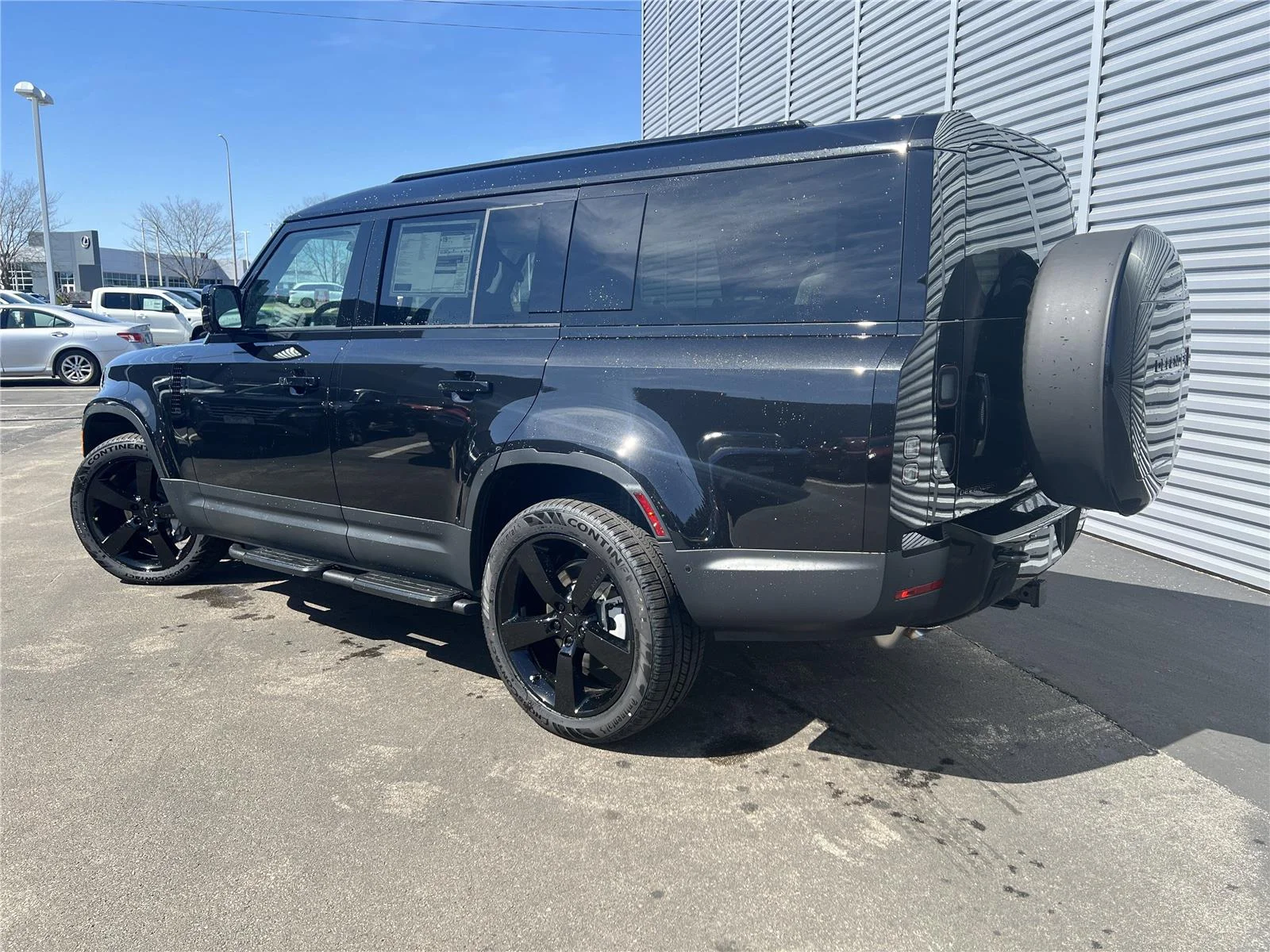 New 2026 Santorini Black Metallic Land Rover S image 3