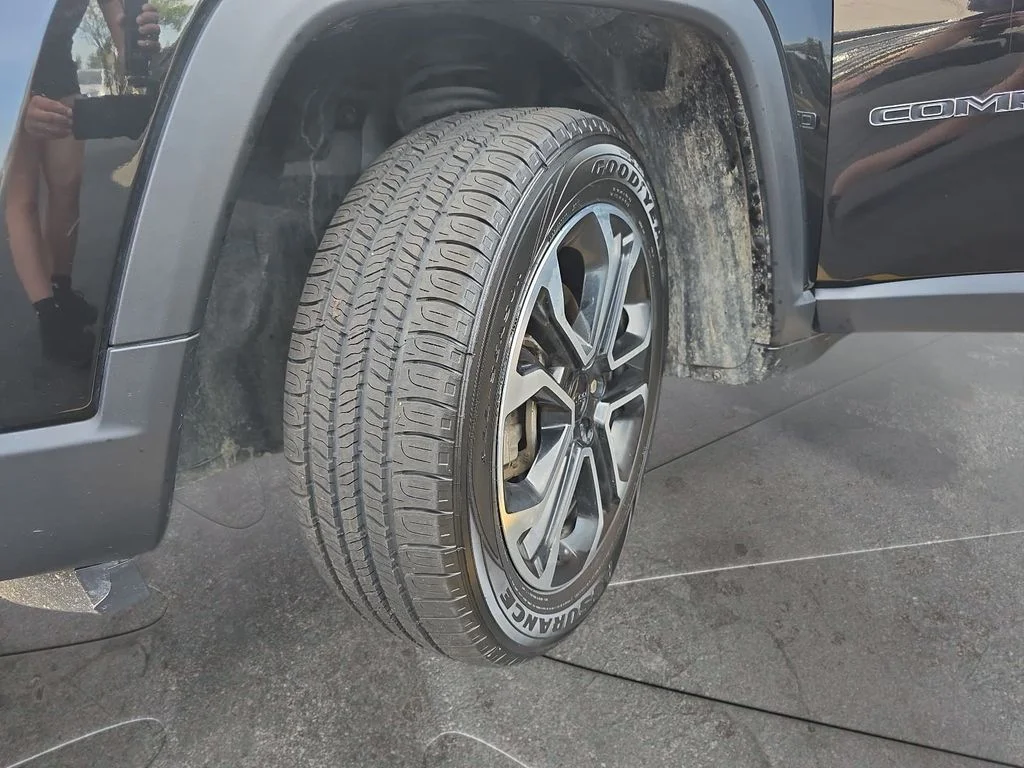 Used 2022 Black Jeep Limited image 27