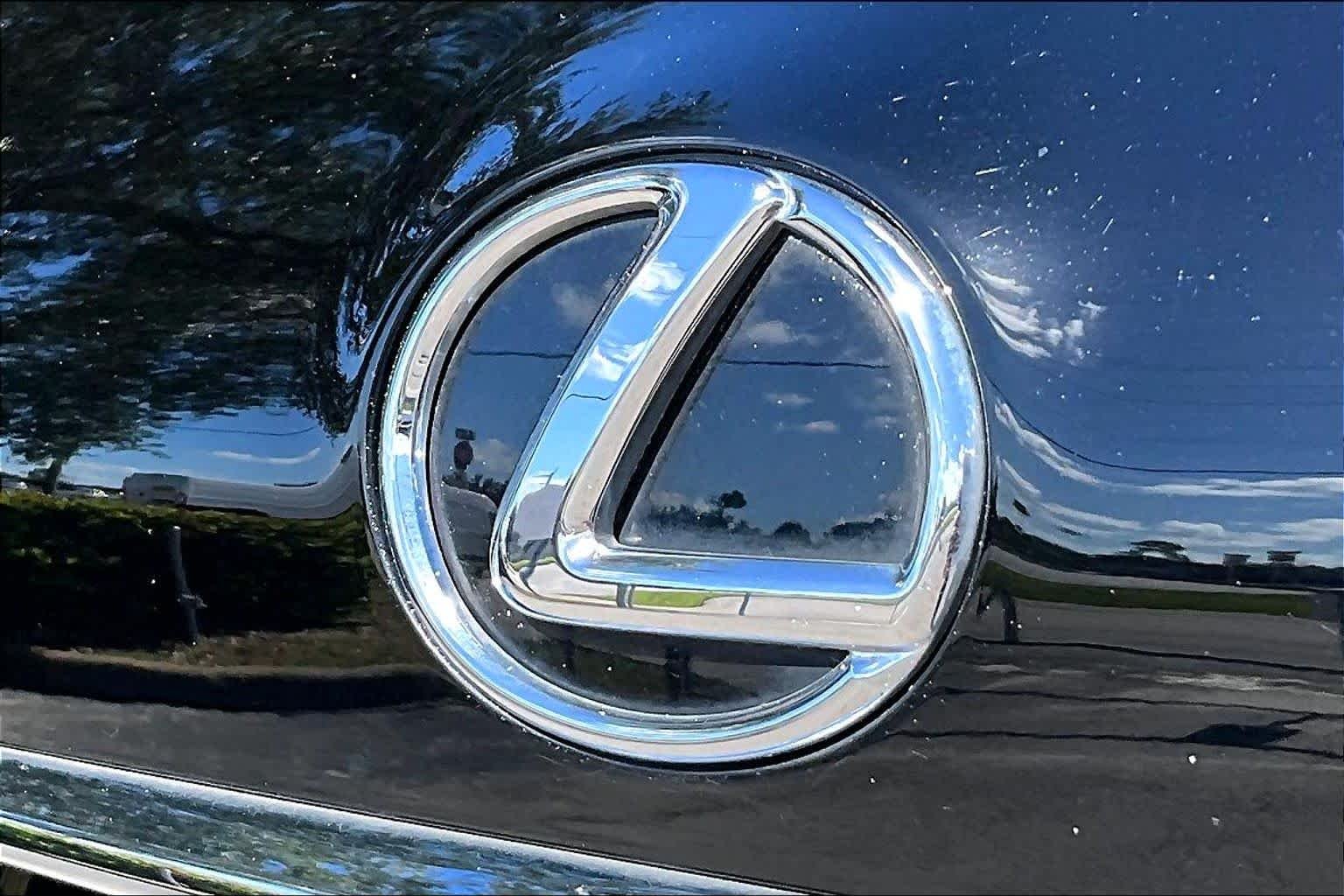Used 2017 Obsidian Lexus  image 31