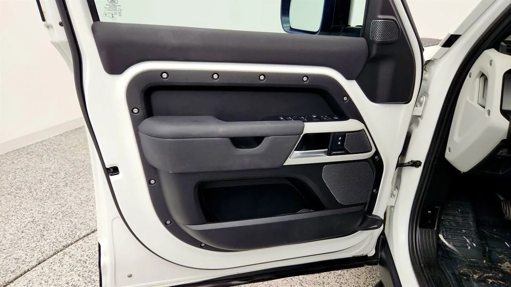Used 2020 Fuji White Land Rover 110 SE AWD w/ Black Pack, Fixed Side Steps & 20