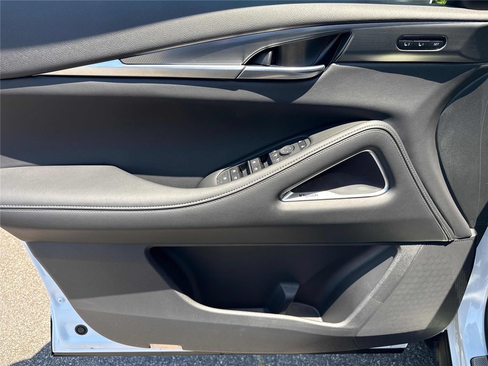 New 2027 RADIANT WHITE INFINITI Luxe FWD image 10