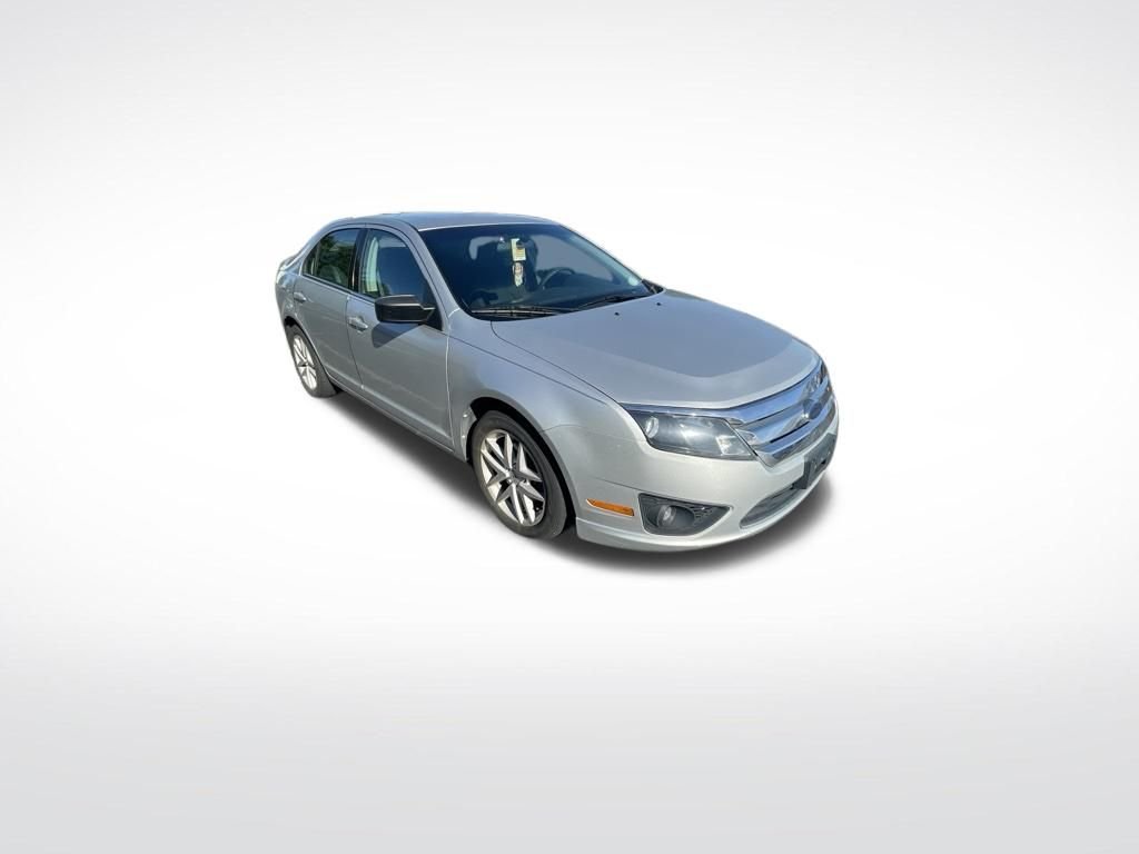 Used 2010 Silver Ford SE image 2