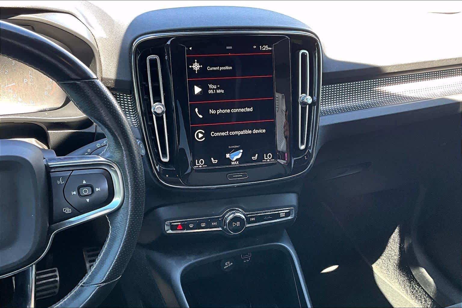 Pre-Owned 2021 Volvo XC40 R-Design