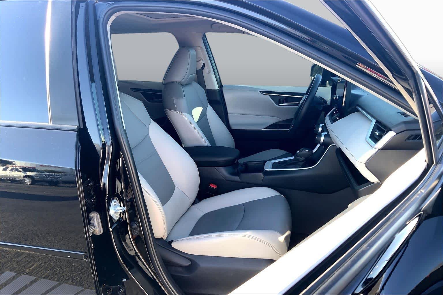 Used 2023 Midnight Black Metallic Toyota XLE Premium image 9