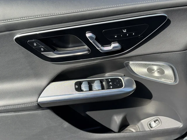 Used 2023 Cirrus Silver Metallic Mercedes-Benz GLC 300 image 19