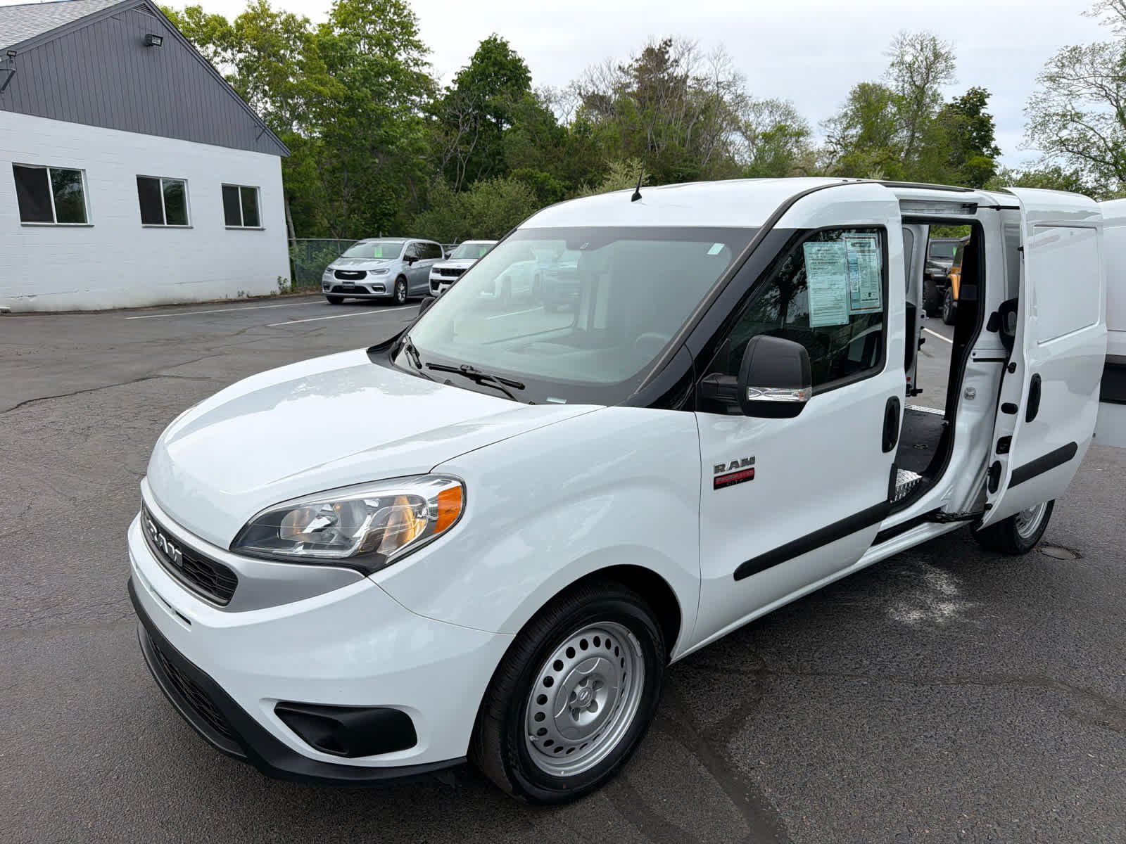 Used 2022 Bright White Ram Tradesman image 4